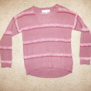 Pink casual sweater with fringe across it